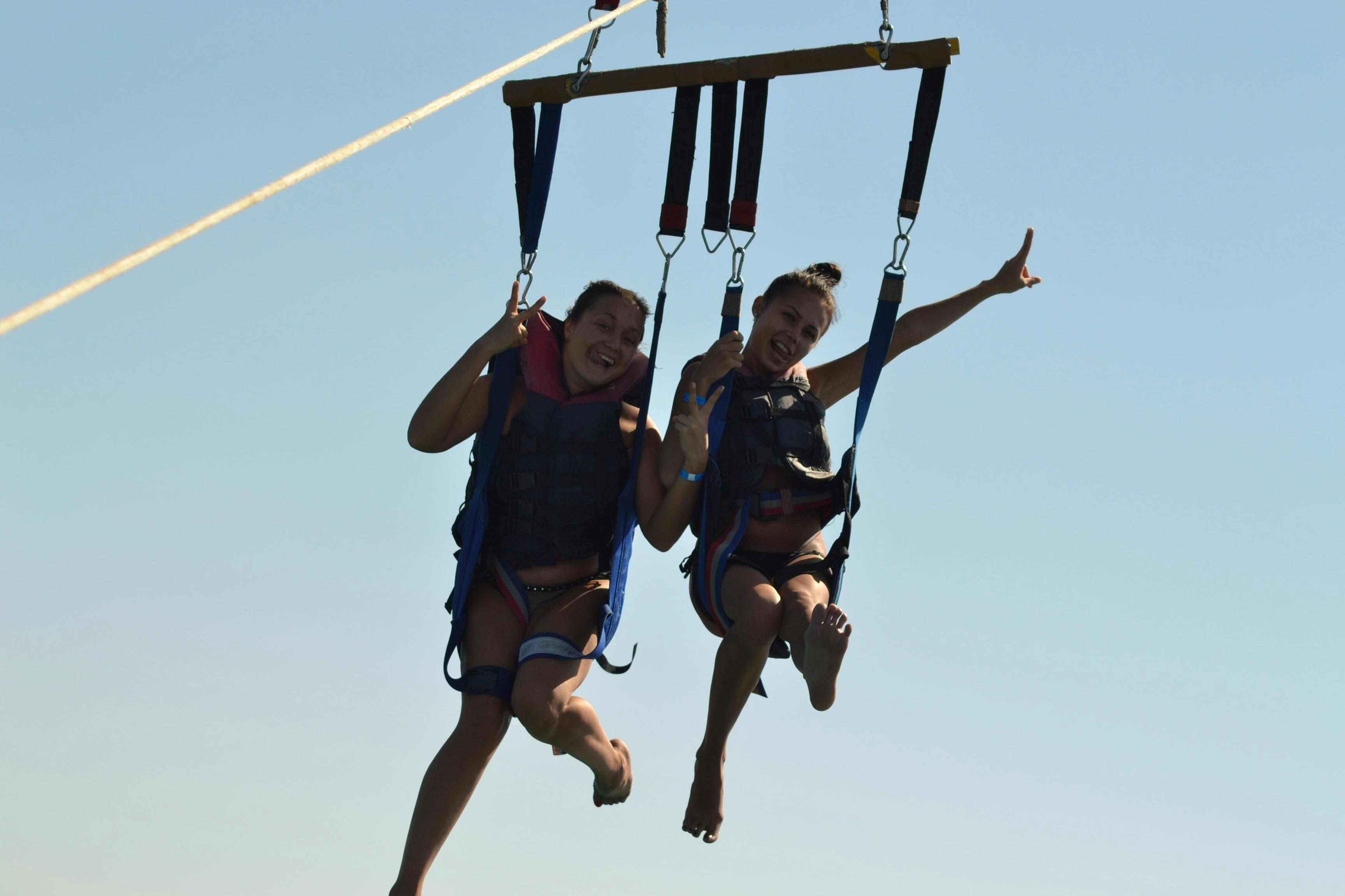 Hurghada: Guided Parasailing Experience + Roundtrip Transfer