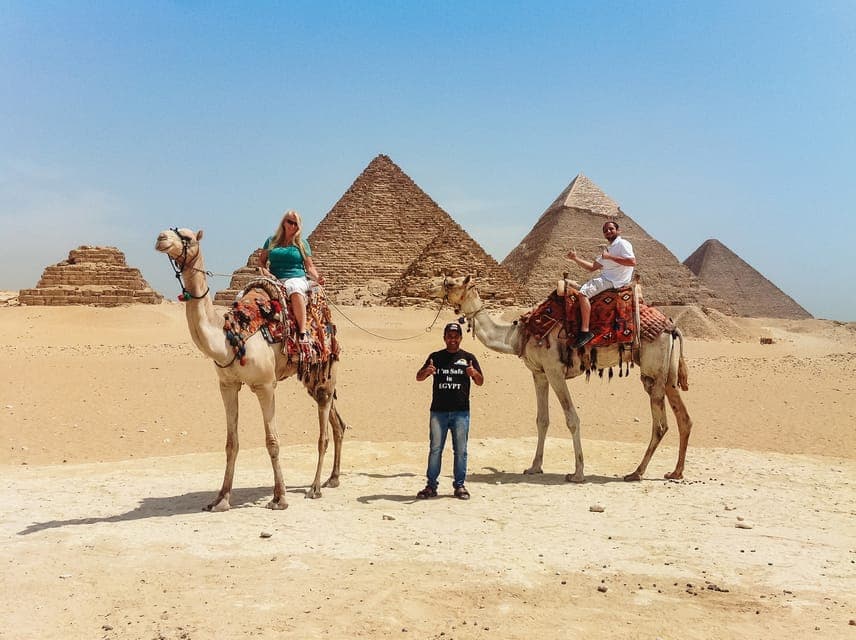 Cairo: Pyramids, Sakkara & Memphis Tour with Lunch