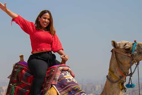 Giza: Pyramids at Sunset Guided Camel Tour