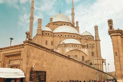 Day tour Great Pyramids and sphinx Egyptian museum Bazzar