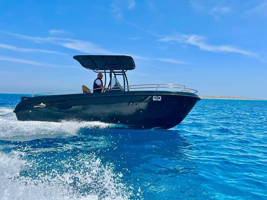 Hurghada: Private Speedboat Adventure with Fruits & Pick-up