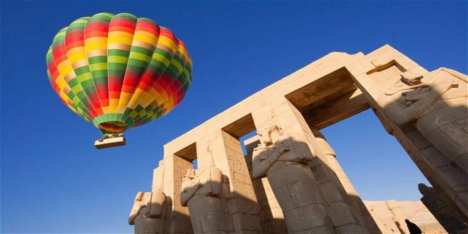 Safaga: Overnight Trip to Luxor with Balloon Ride & Hotel