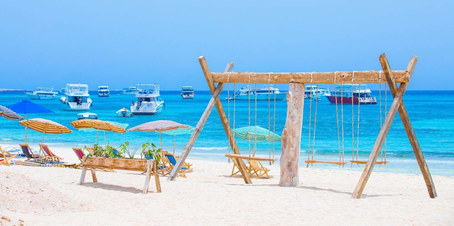 Hurghada: White Island Speedboat, Snorkeling & Fruits