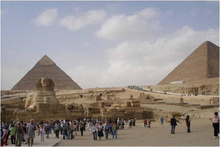 Private Tour to Giza Pyramids, Memphis and Saqqara with Lunch