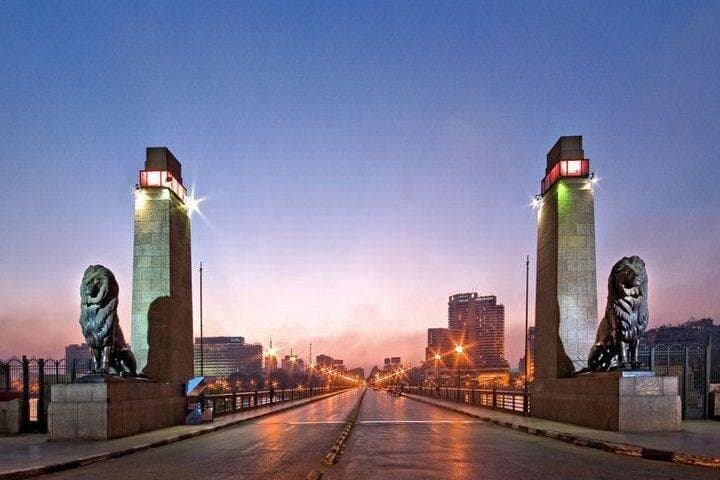 جولة ليلية في القاهرة، جولات سيرًا على الأقدام وعربة تجرها الخيول