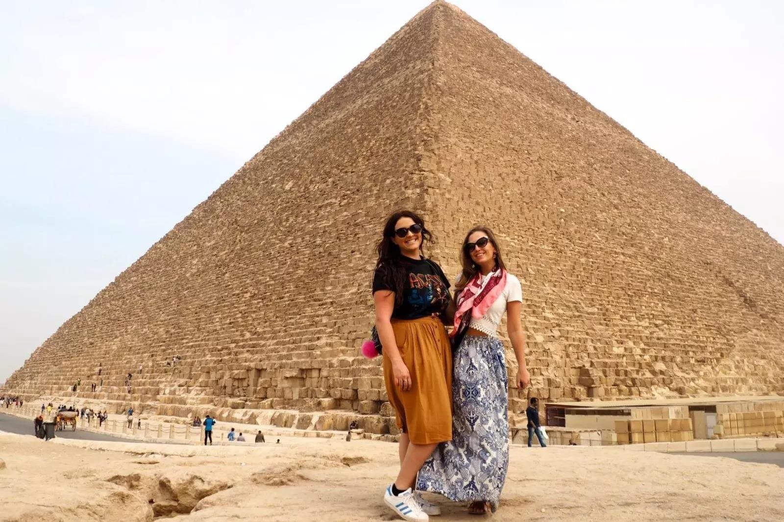 Private Guided Tour at Pyramids, Memphis and Saqqara in Giza