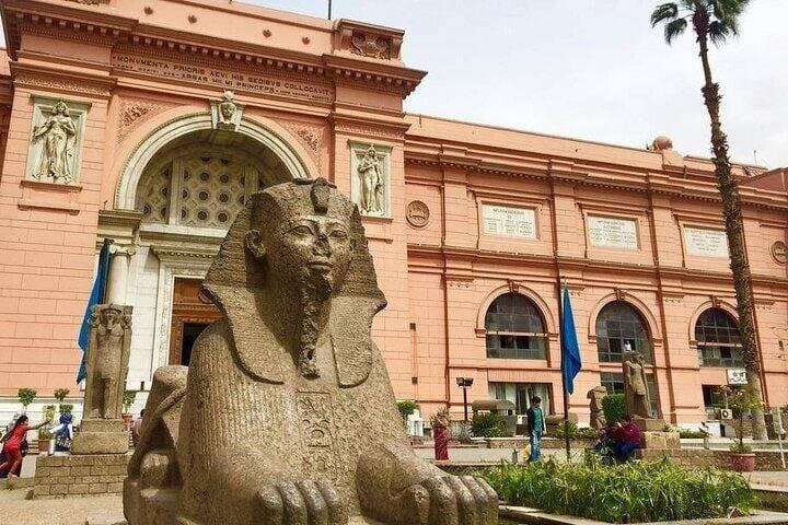 Layover Tour to Egyptian Museum and Old Cairo