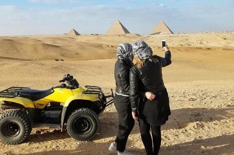Quad in der Pyramidenwüste von Gizeh (ATV)