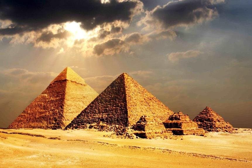 Giza Pyramids and Egyptian Museum Tour