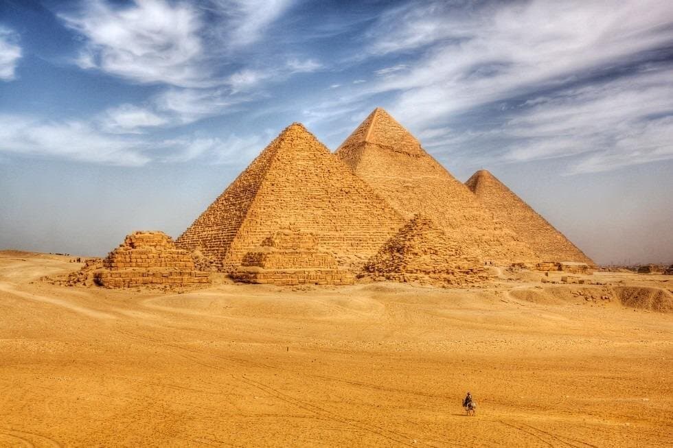 Day Tour to Giza Pyramids and the Nile on a Felucca Boat Tour