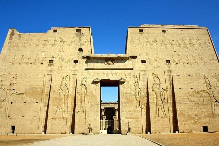 Private Aswan to Luxor Tour with Kom Ombo and Edfu Temples