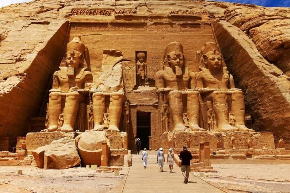 From Aswan: Shared Tour to Abu Simbel Temples with Lunch