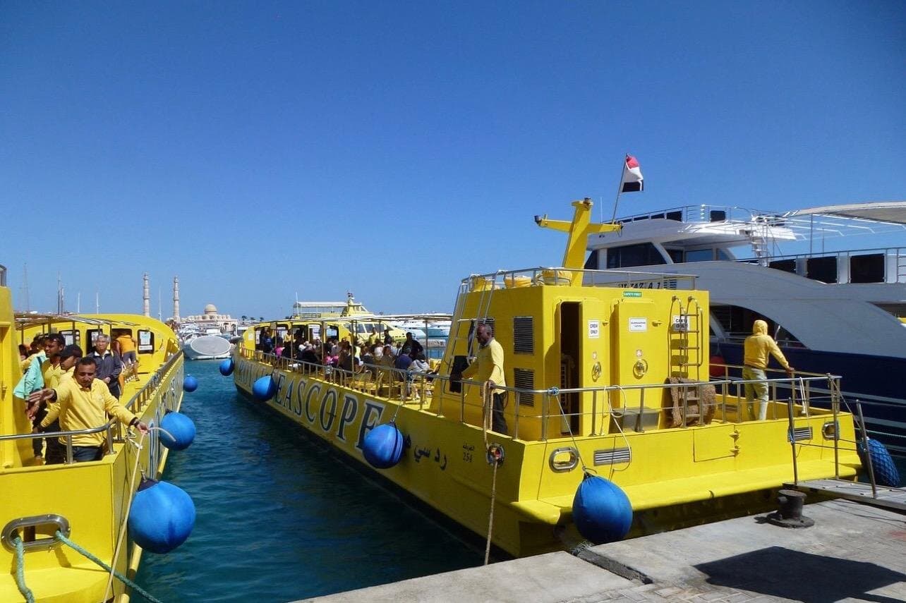 Hurghada: Royal Seascope Submarine cruise with Snorkel stop