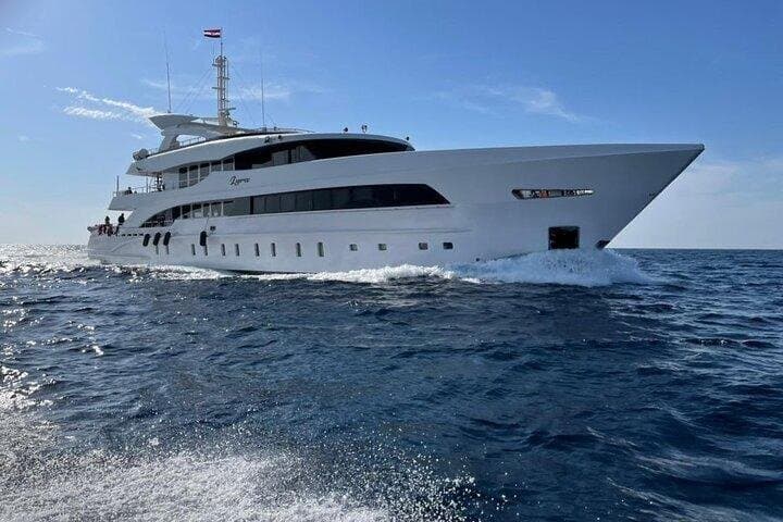 Red Sea Liveaboard Diving Safari — Hurghada