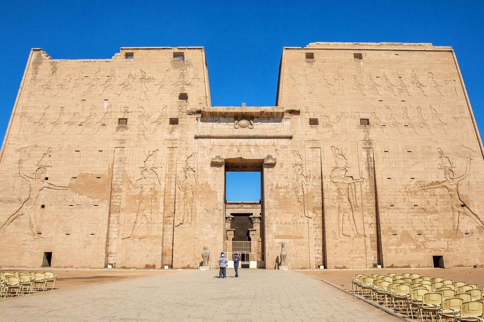 رحلة خاصة ليوم واحد إلى مقابر الكاب ومعبد إدفو من الأقصر