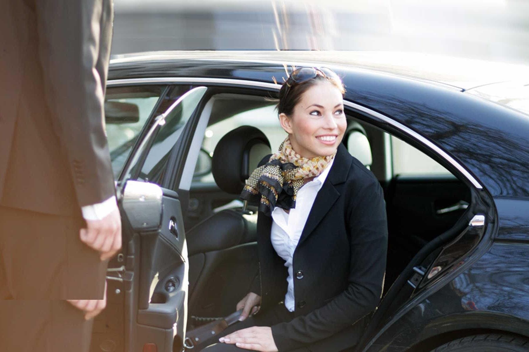 Private Transfer From Giza City To Cairo Airport