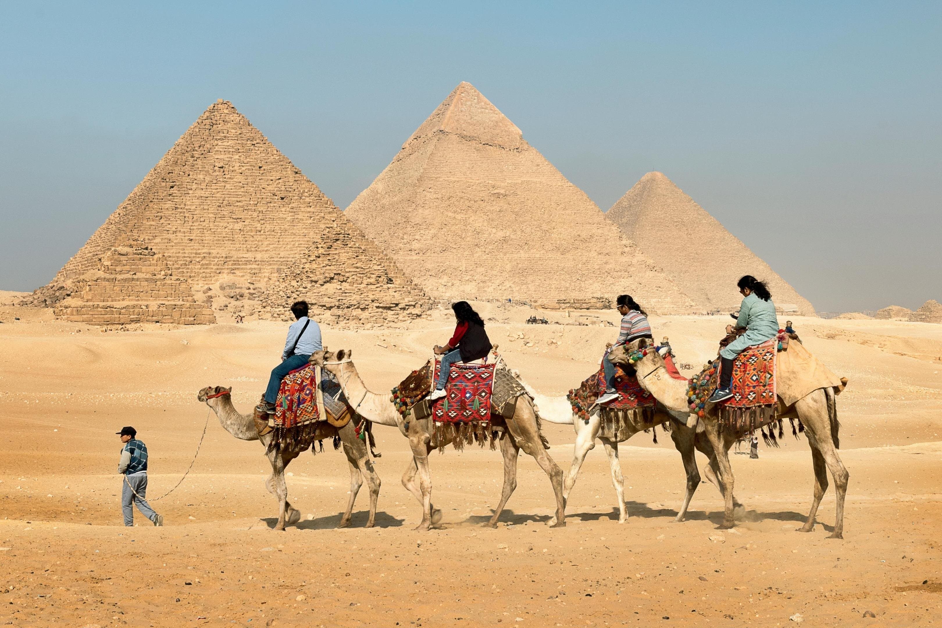 Guided Tour to Pyramids and Museum in Cairo