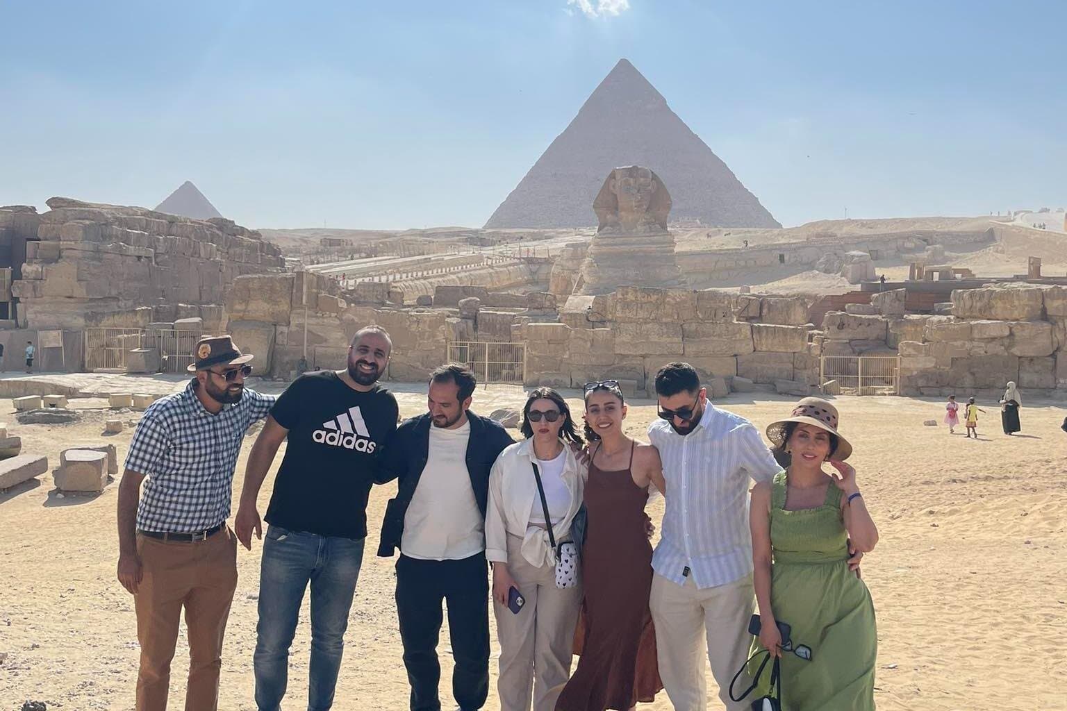 Private Tour Pyramids Museum with Lunch in Nile Cruise and Bazar