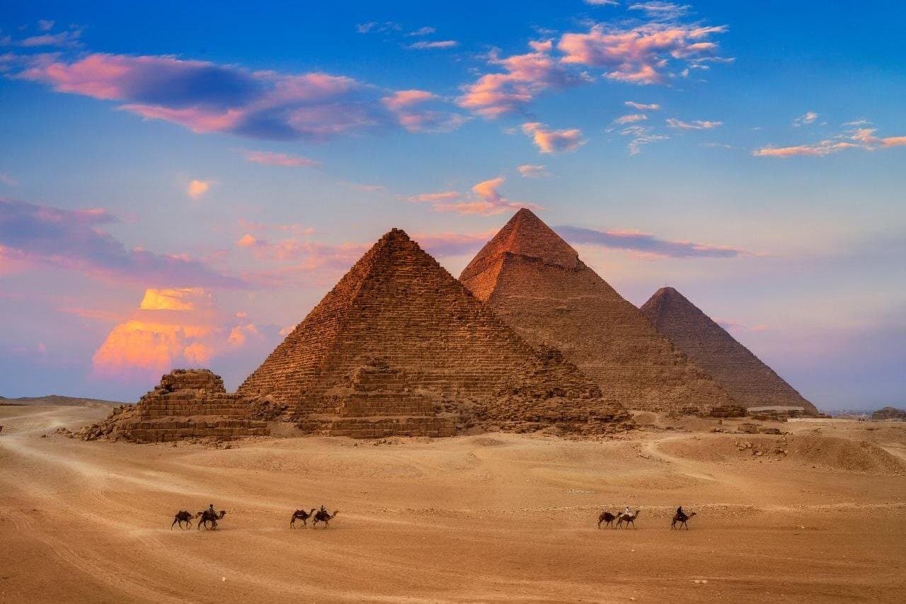 From Hurghada: Cairo Tour, Pyramids & Museum with ticket By Bus