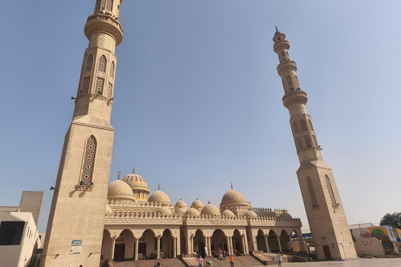 Hurghada: Private Guided City Highlights Tour with Shopping Stops