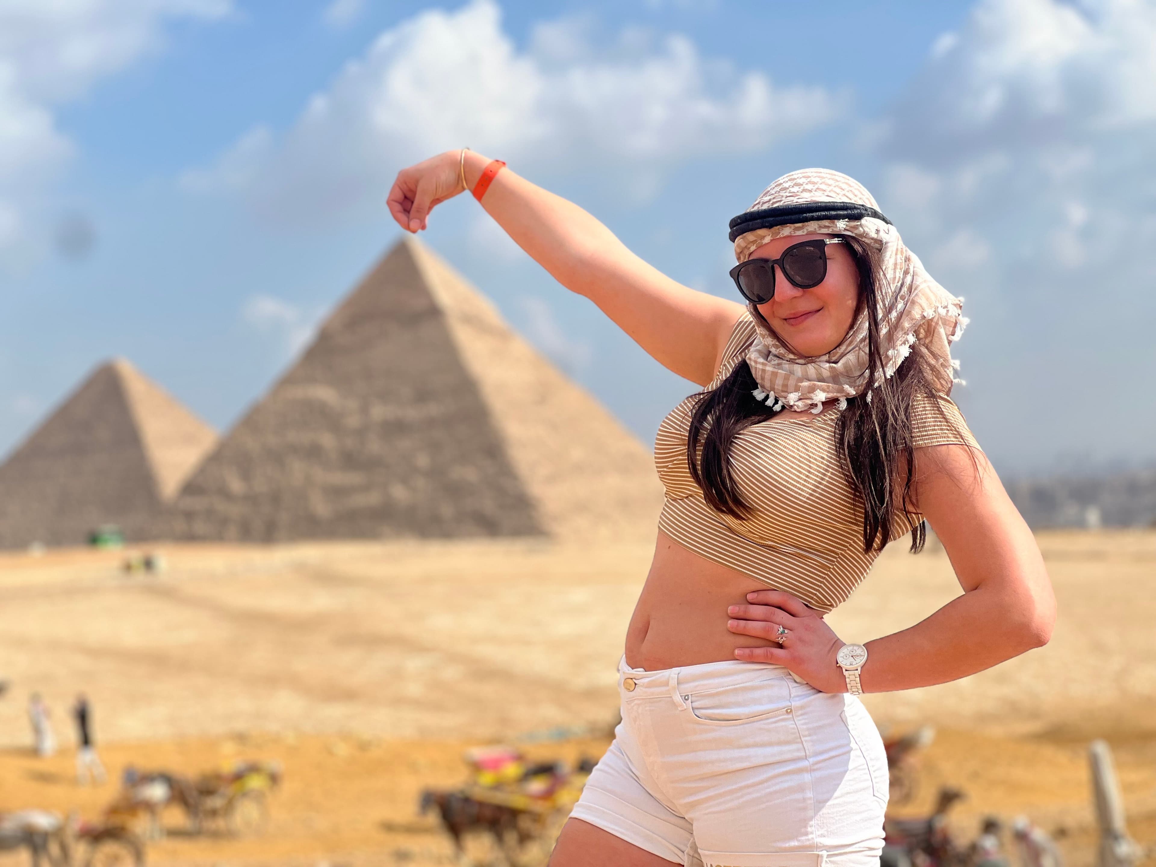 Private Pyramids VIP Tour: Egyptologist, Lunch & Pro Photos