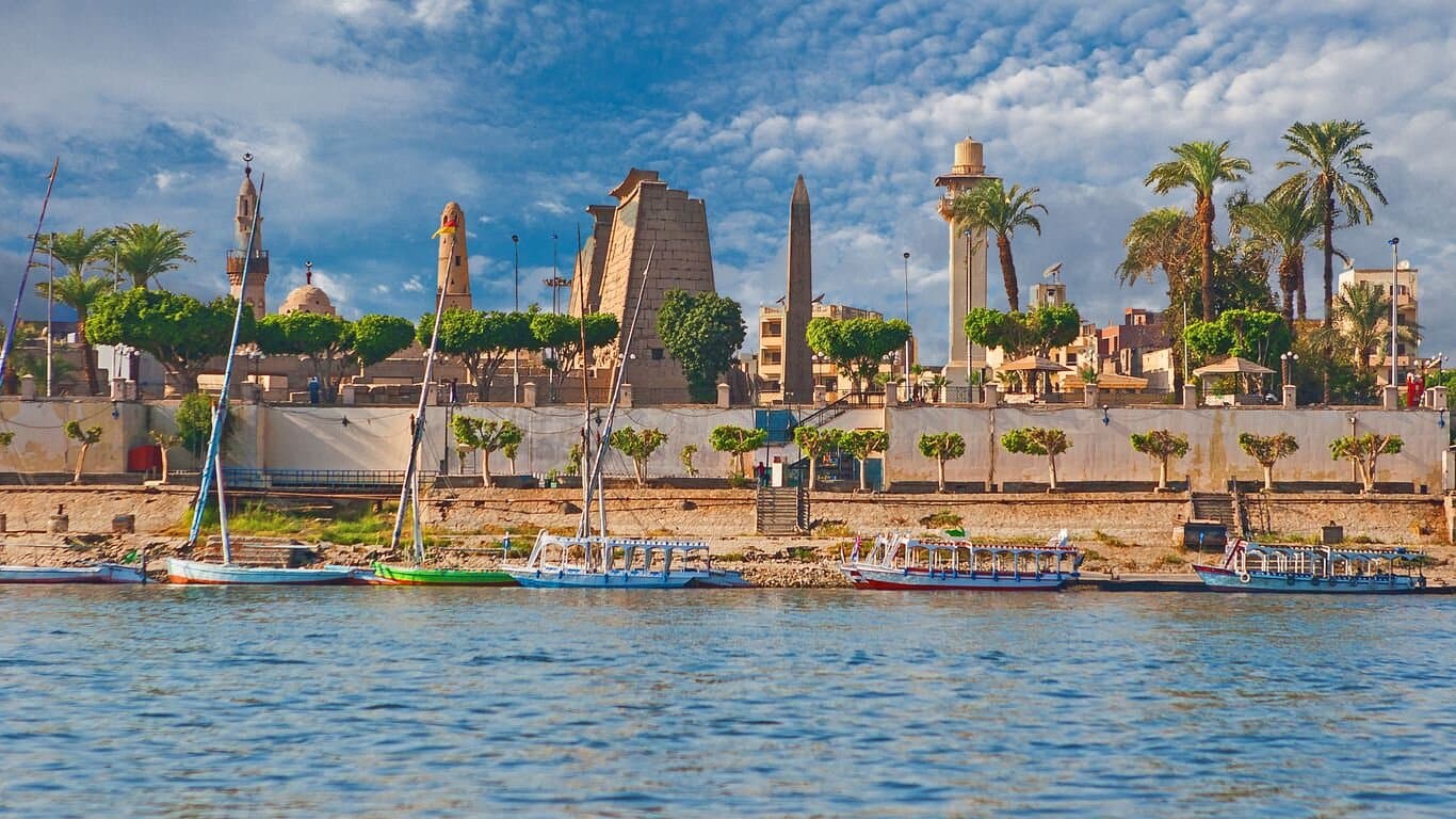 Hurghada to Luxor Tour Valley of Kings Hatshepsut and Karnak