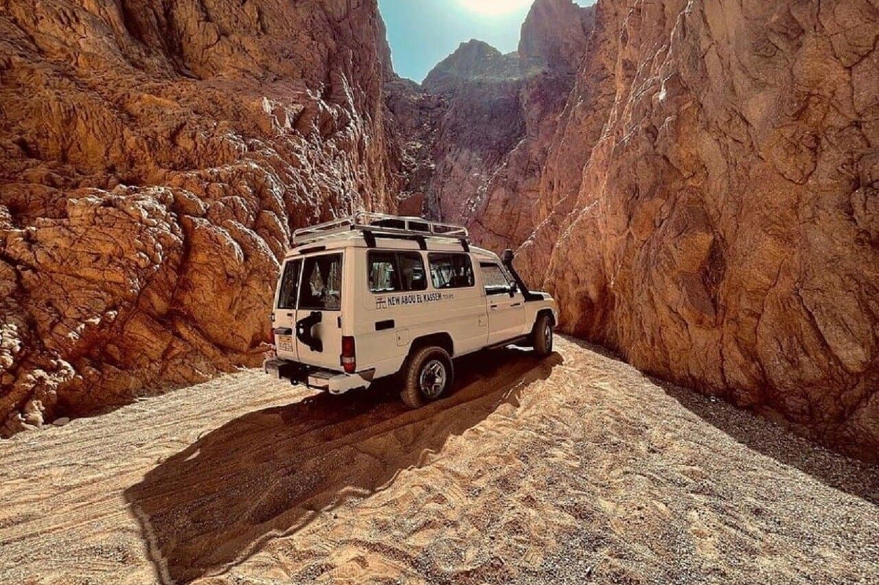 Jeep Safari Canyon Salama e snorkeling nella città di Dahab Da Sharm