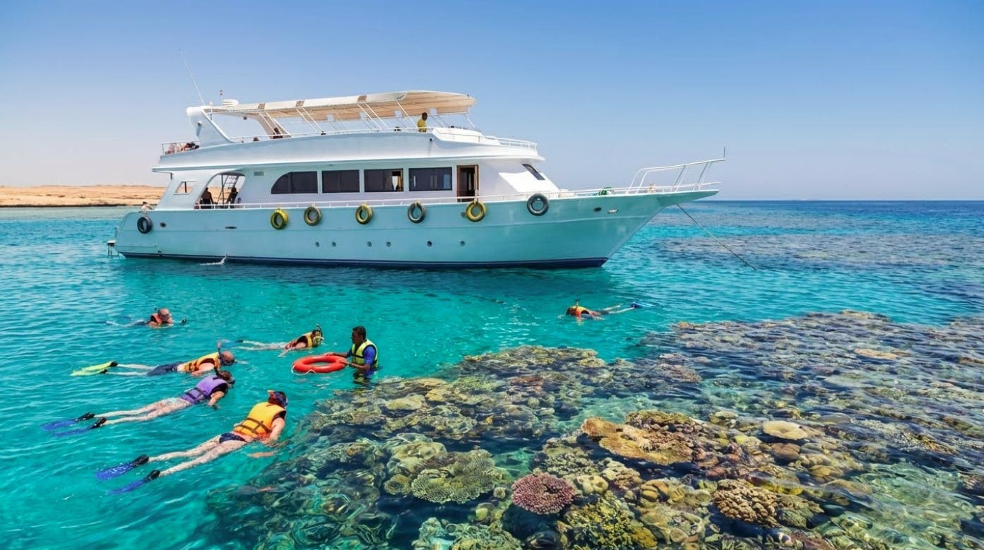 Private boat trip in Sharm El Sheikh with seafood lunch and drinks