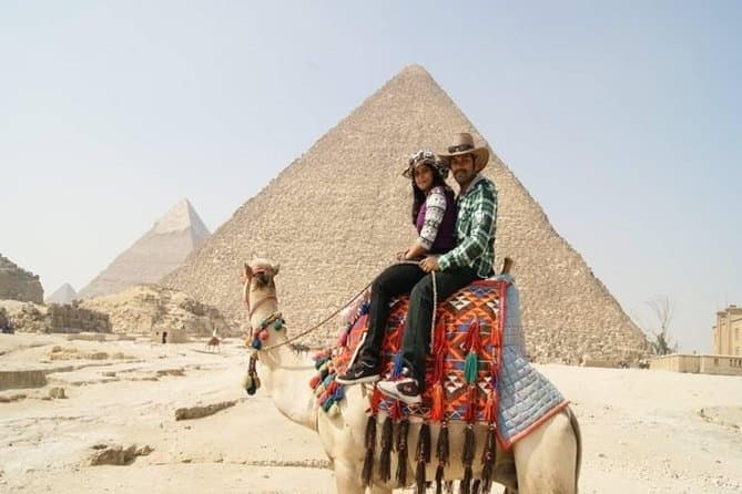 Day Tour to Giza Pyramids by Camel