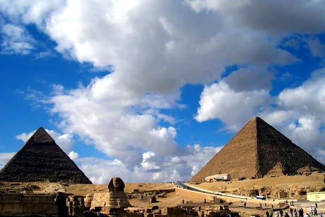 4-Hours Guided Tour to Giza Pyramids & Sphinx Included Camel ride