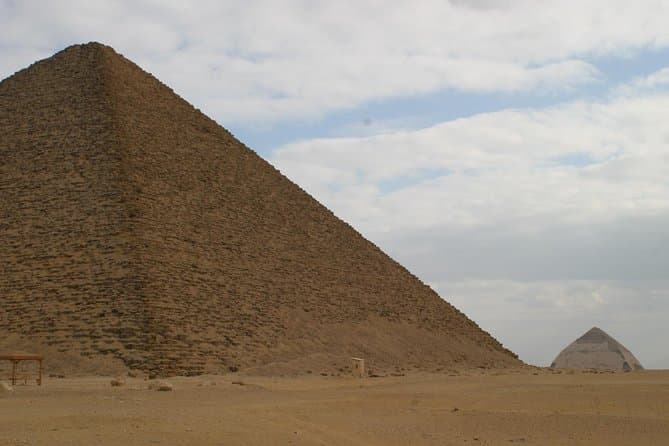 Full Day Tour To Sakkara, Dahshur and Giza pyramids Including Lunch