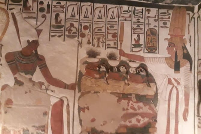 private tour Habu temple,valley of the queens,valley of the workes from Luxor