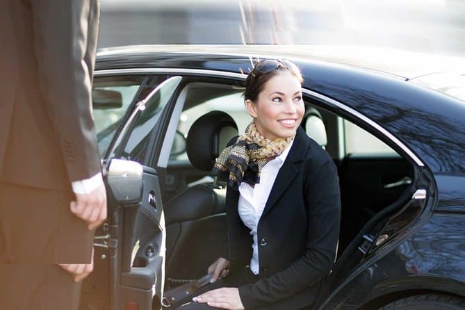 Private Transfer From Giza City To Cairo Airport
