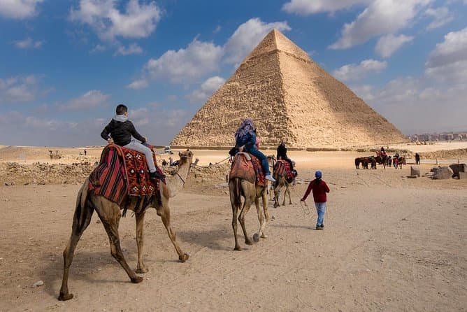 VIP Private tour to Pyramids of Giza and Sphinx