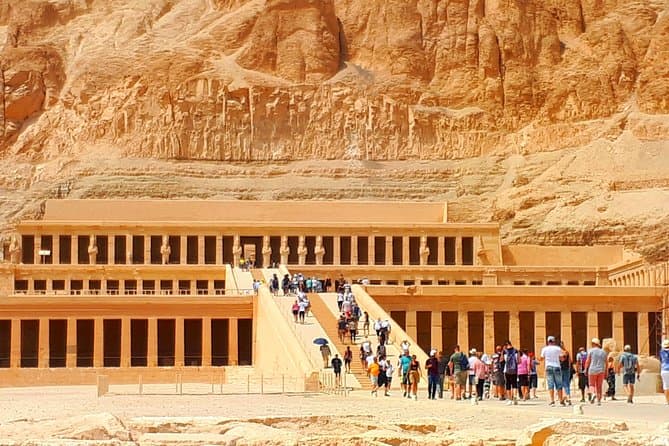 جولة خاصة مع مرشد: وادي الملوك ومعبد الملكة حتشبسوت وتمثالي ممنون