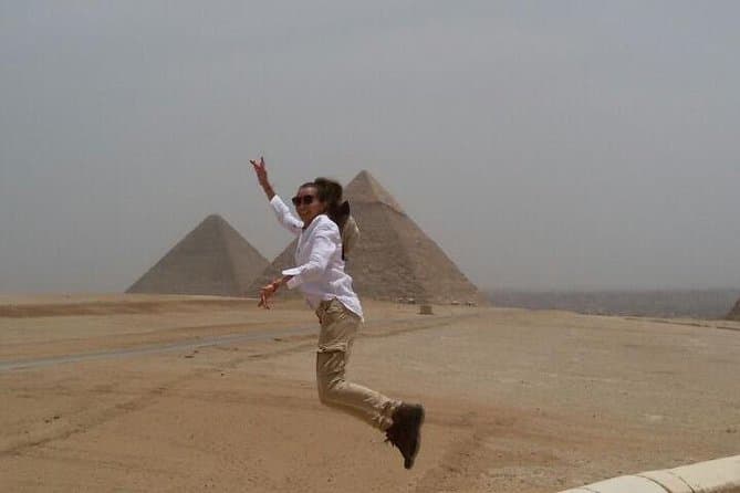 8-Hour Private Tour to the Pyramids of Giza and Saqqara from Cairo