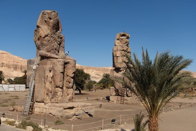 جولة جماعية في البر الغربي بالأقصر: وادي الملوك ومعبد حتشبسوت وتمثالي ممنون