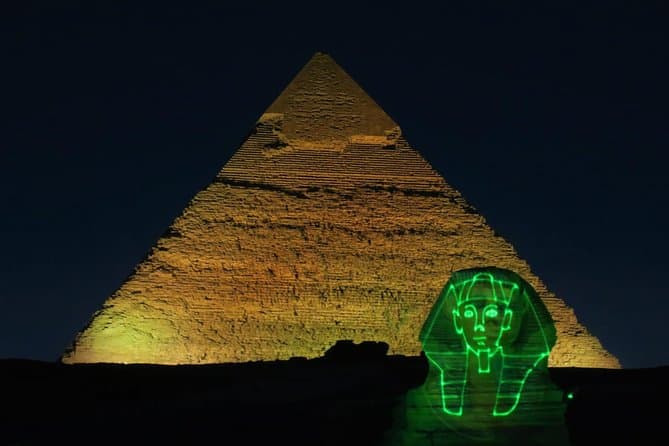 عرض الصوت والضوء عند الأهرامات مع نقل خاص