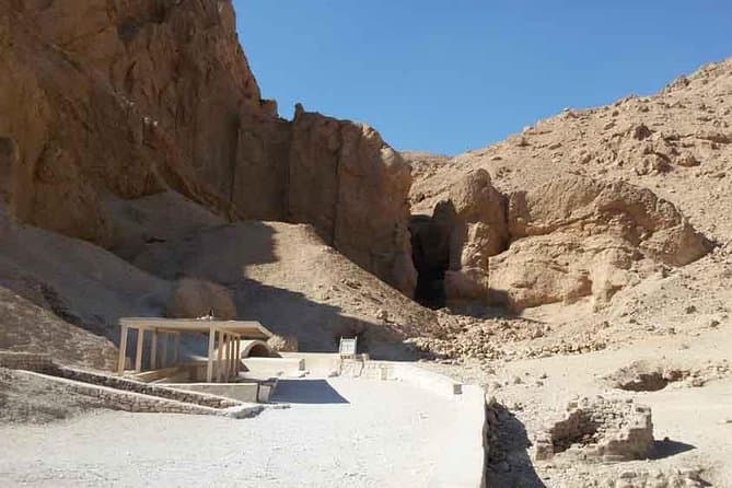 Private Tour to Valley of the Queens, Valley of the Artisans, and Habu Temple