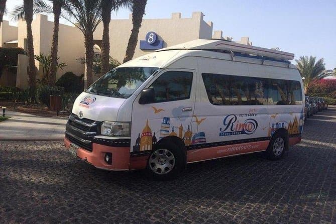 Transfer privato in van: dall'aeroporto del Cairo ovunque in città