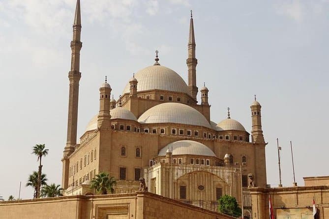 Cairo guide on site Tours visit old mosques & Islamic Cairo