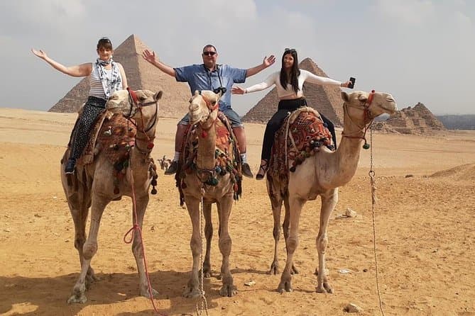 8-Hour Private Guided Tour to Giza Pyramids Memphis and Saqqara from Cairo