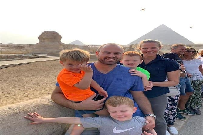 Full-day tour Giza pyramids and Egyptian Museum and bazaar, camel ride, Lunch