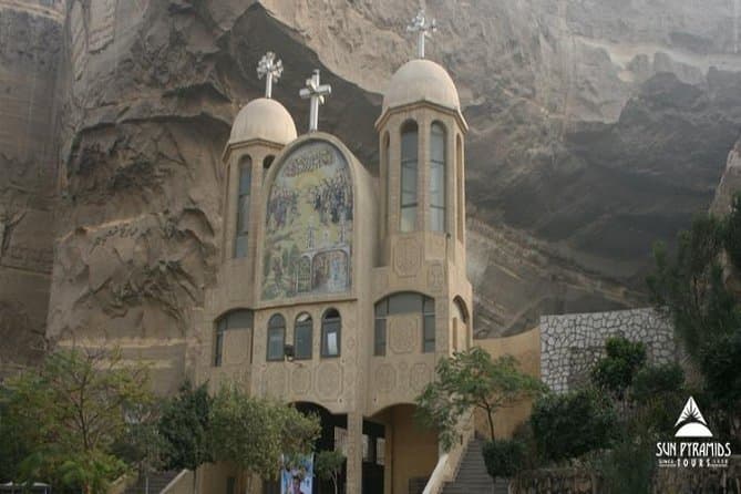 La chiesa nella roccia e la Città dei Morti al Cairo