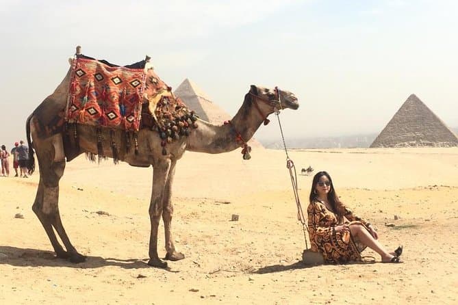 Private Half-Day Trip to Pyramids of Giza with Camel-Riding and Lunch