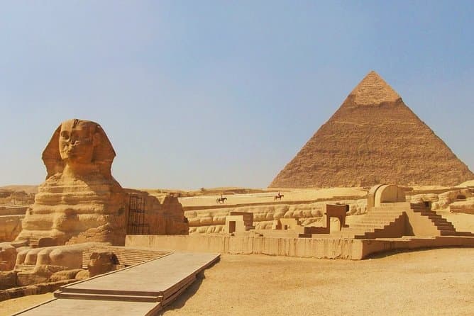 Private Tour of the Pyramids from Cairo