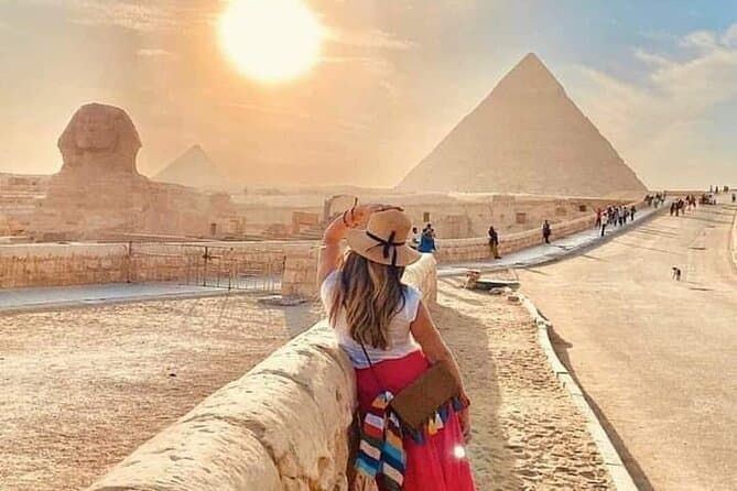 guided tour to the Pyramids of Giza with a camel riding