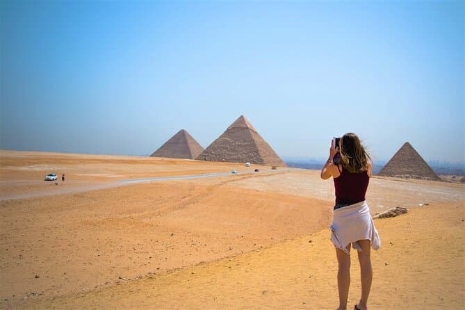 Private Pyramids of Giza and Memphis Full-Day Tour