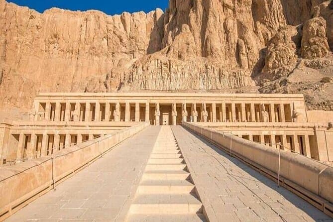 Giornata privata dal Cairo a Luxor in aereo con hotel, mongolfiera, ovest, est e pranzo