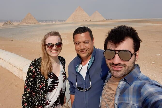 Cairo: Giza Pyramids ,Sphinx , Sakkara & Egyptian Museum Private Day Tour